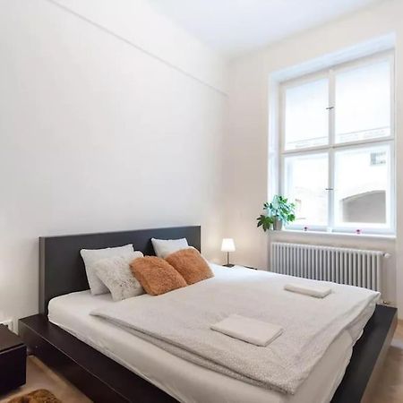 Luxury Apartment On Old Town Square Praha Bagian luar foto