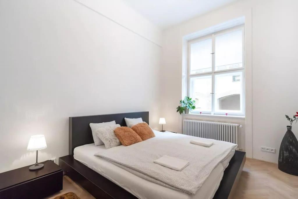 Luxury Apartment On Old Town Square Praha Bagian luar foto