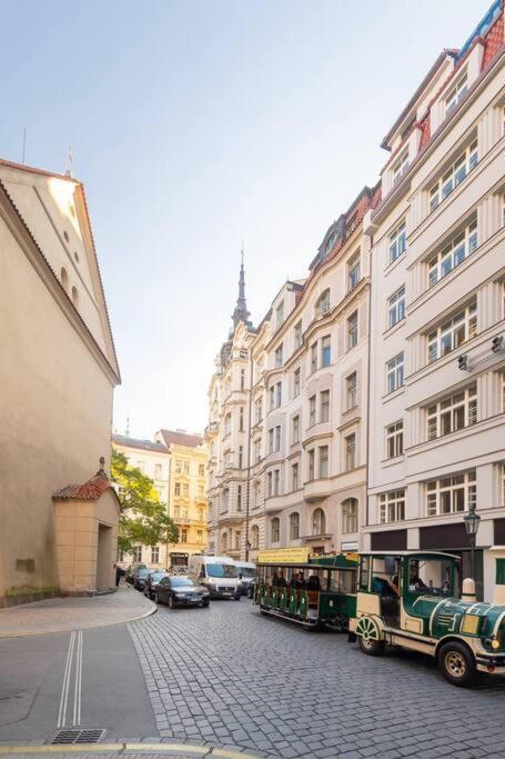 Luxury Apartment On Old Town Square Praha Bagian luar foto